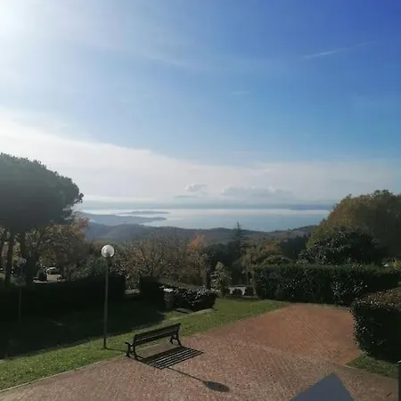 La Bella Vita, Quiet Near Lake Trasimeno *